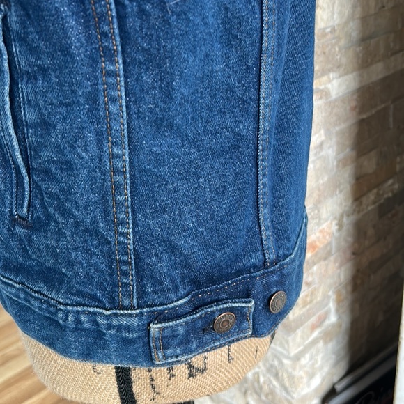 Vintage Levi dark wash button down jean jacket 70708 0216 Size 18. - Picture 9 of 16